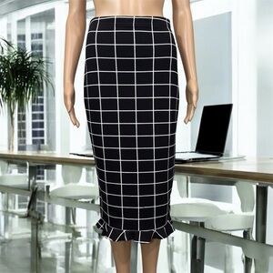 Elegant Black and White Checkered Skirt